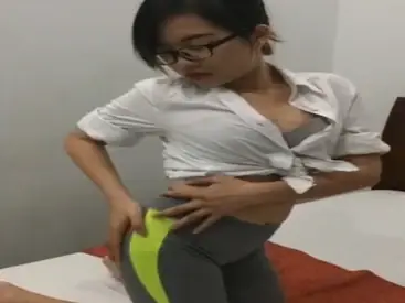 Cewek Kacamata Seksi Goyang Panas Paling Hot 2026